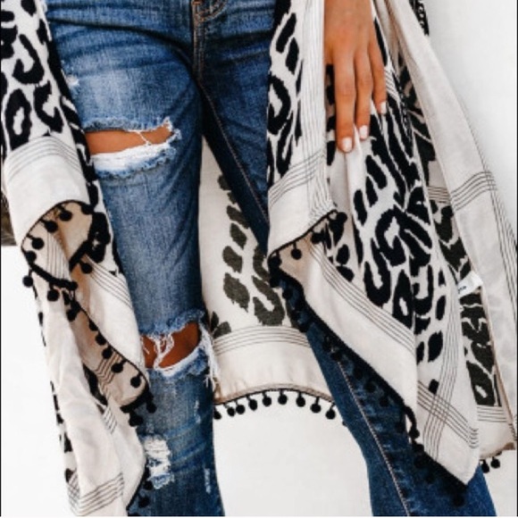 NWT Black & White Boho Pom-Pom Trim Kimono - Picture 4 of 6